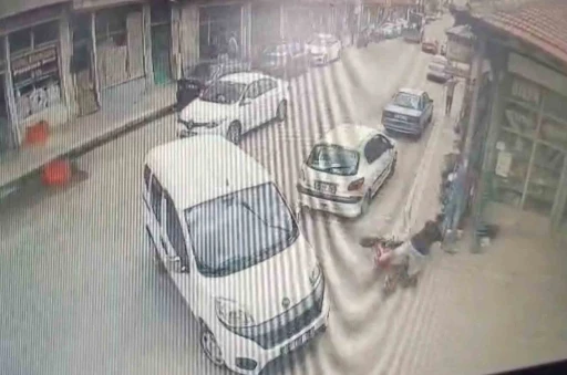 Hafif ticari araç ile elektrikli bisiklet çarpıştı: 1 yaralı
