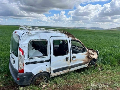 Hafif ticari araç ile otomobil çarpıştı: 6 yaralı
