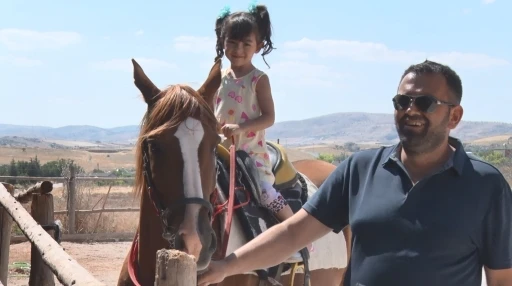 Hafta sonunu doğada ge&ccedil;irmek isteyenlerin tercihi at &ccedil;iftlikleri
