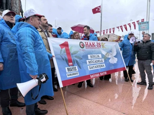 HAK-İŞ &uuml;yeleri Kazancı Yokuşu&rsquo;na karanfil ve Taksim&rsquo;e &ccedil;elenk bıraktı
