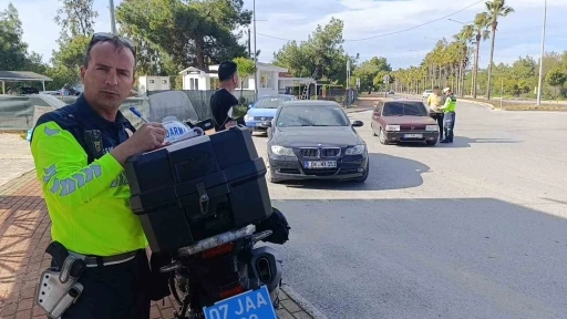Hak sahibi olmayan sürücünün kullandığı yabancı plakalı araç trafikten men edildi
