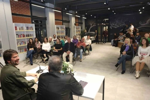 Hakan Bı&ccedil;ak&ccedil;ı, TikTok &ccedil;ağında edebiyatı s&uuml;rd&uuml;rmeyi Nil&uuml;fer&rsquo;de anlattı
