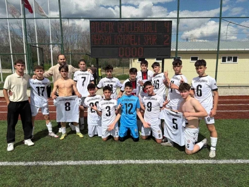 Hakem maça geç gelince maç 15 dakika geç başladı
