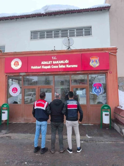 Hakkari&rsquo;de 13 yıl kesinleşmiş cezası olan şahıs yakalandı
