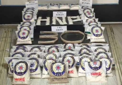 Hakkari’de 87 kilo 500 gram uyuşturucu ele geçirildi
