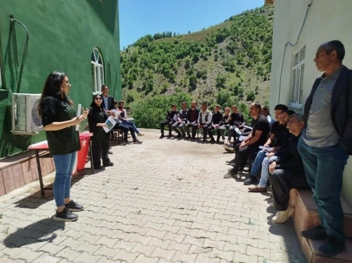 Hakkari’de besiciler şap hastalığı konusunda bilgilendiriliyor

