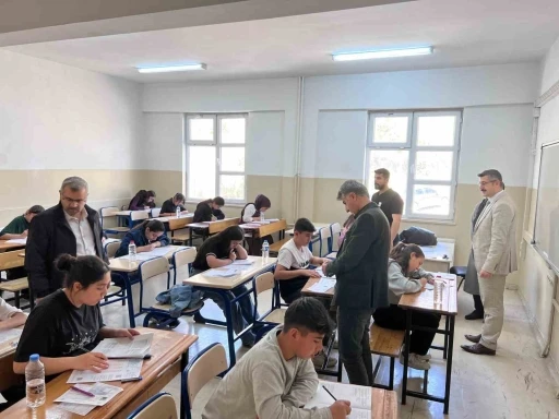 Hakkari’de bursluluk sınavı başarıyla tamamlandı
