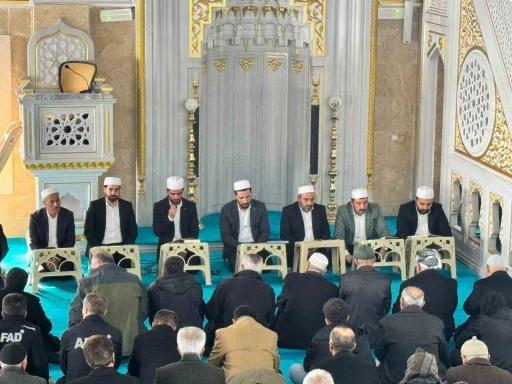 Hakkari&rsquo;de deprem şehitleri dualarla anıldı
