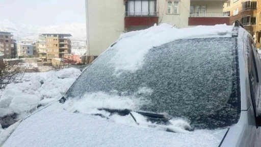 Hakkari&rsquo;de dondurucu soğuklar
