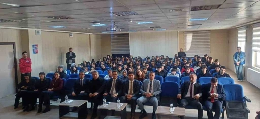 Hakkari&rsquo;de gen&ccedil;ler teknolojiyle buluşuyor

