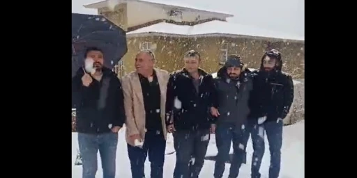 Hakkari’de halaylı kar yağışı kutlaması
