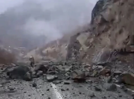 Hakkari’de heyelan
