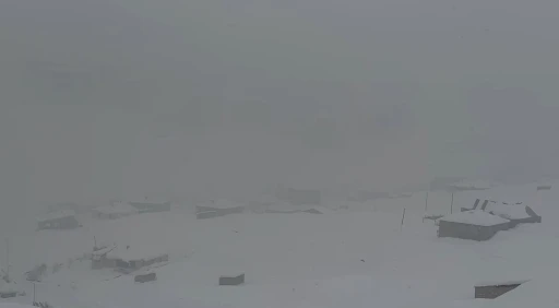 Hakkari&rsquo;de kar yağışı: 43 yerleşim yerinin yolu kapandı
