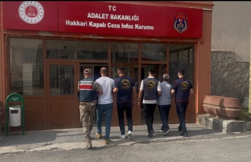 Hakkari’de kesinleşmiş hapis cezası olan 2 kişi yakalandı

