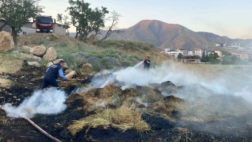 Hakkari&rsquo;de ot yangını
