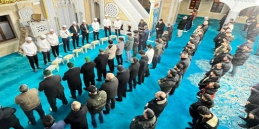 Hakkari&rsquo;de Regaib Kandili idrak edildi
