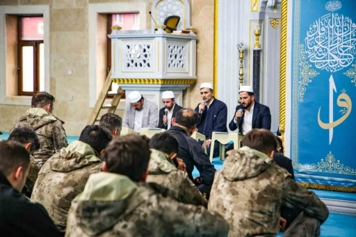 Hakkari’de şehit polisler için mevlit okuldu
