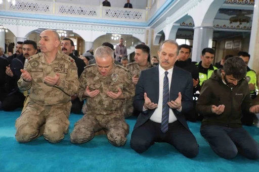 Hakkari&rsquo;de şehitler i&ccedil;in mevlit okutuldu
