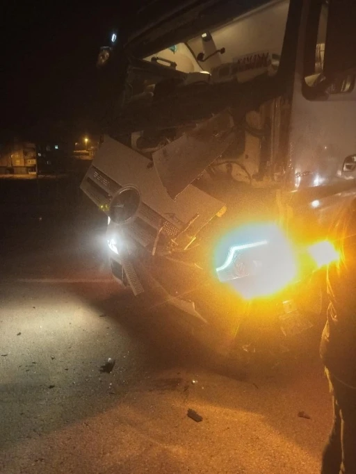 Hakkari’de tır ile minibüs çarpıştı: 1 yaralı
