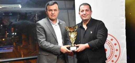 Hakkari&rsquo;de &uuml;&ccedil; bant bilardo heyecanı
