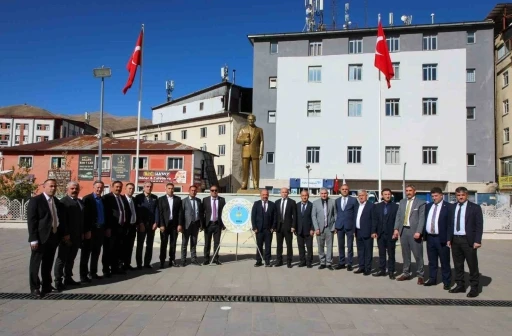 Hakkari’deki muhtarlardan ekmek zammına tepki
