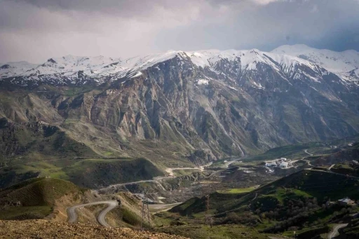 Hakkari yolundaki heyelan riskine karşı &rsquo;m&uuml;hendislik&rsquo; uyarısı
