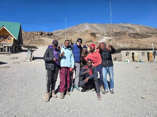 Hakkarili eğitimci Kilimanjaro&rsquo;ya tırmandı
