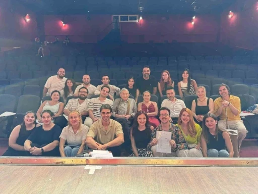 Haldun Dormen&rsquo;in son prod&uuml;ksiyonu, Sahne Tozu Tiyatrosu&rsquo;nda yaşamaya devam ediyor
