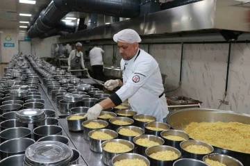 Haliliye Belediyesi sıcak yemekleri 4 bin 197 vatandaşa ulaştırıyor
