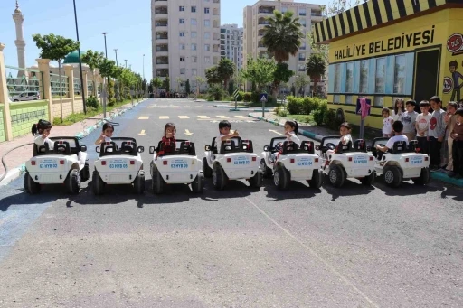 Haliliye’de minikler hem sürücü oldu hem kuralları öğrendi
