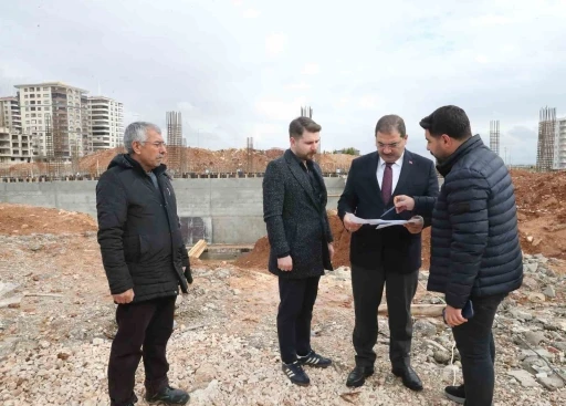 Haliliye&rsquo;de yarı olimpik y&uuml;zme havuzunda yapım &ccedil;alışmaları s&uuml;r&uuml;yor
