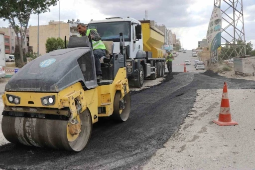 Haliliye’de yollar sıcak asfaltla yenileniyor
