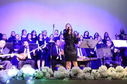 Halk korosu ilk konserini verdi

