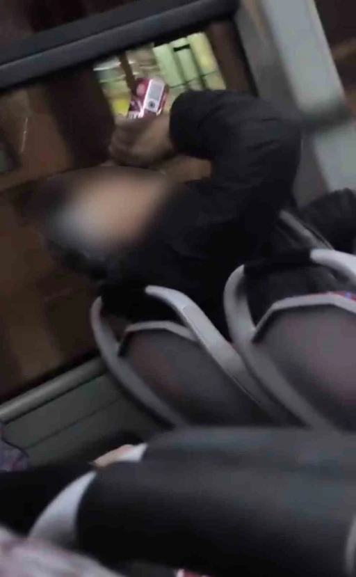 Halk otobüsünde alkol rezaleti tepki çekti
