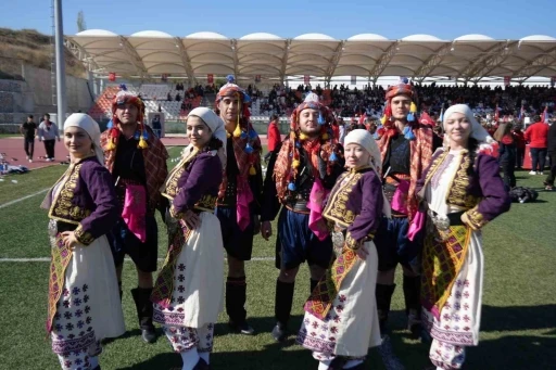 Halk oyunları ekibi Polonya’da düzenlenen yarışmada ikinci oldu
