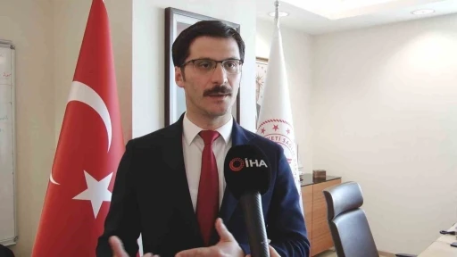 Halk Sağlığı Genel Müdürü Demirkol: &quot;11.00 - 16.00 arası zorunlu olmadıkça dışarı çıkmayın&quot;
