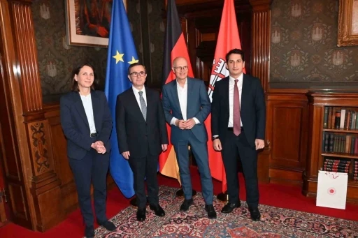 Hamburg Başkonsolosu Alver, belediye sarayına Togg ile geldi
