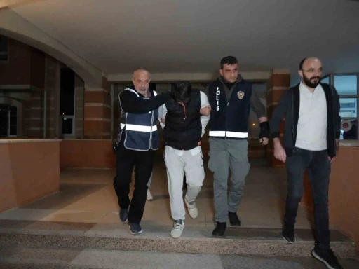 Hamile eşini &ouml;ld&uuml;r&uuml;p g&uuml;nlerce cesetle yaşayan şahsa ağırlaştırılmış m&uuml;ebbet hapis
