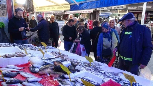 Hamsini kilosu 300 TL’den 100 TL’ye düştü