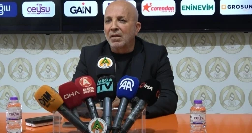 Hasan Çavuşoğlu: &quot;Kümede kalabileceğimiz seviyeye kendimiz gelmeliyiz, başkasının ne yaptığı önemli değil’’
