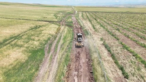 Hasat d&ouml;nemi &ouml;ncesi Siirt&rsquo;te arazi yollarında bakım seferberliği
