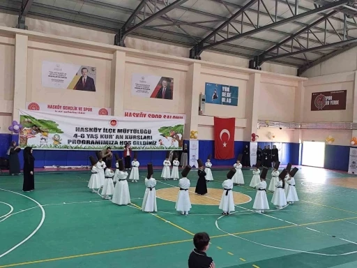 Hask&ouml;y&rsquo;de 4-6 yaş Kur&rsquo;an Kursu &ouml;ğrencileri mezuniyet heyecanı yaşadı

