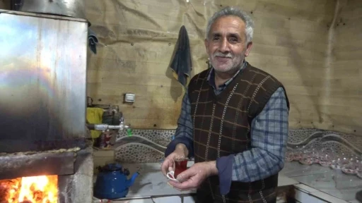 Hask&ouml;y&rsquo;de 40 yıllık &ccedil;ay evi: Kağıt oyunu yok, satran&ccedil; var
