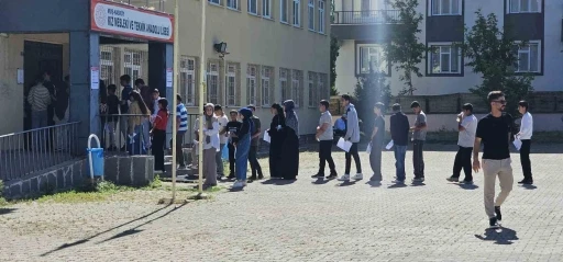 Hask&ouml;y&rsquo;de LGS heyecanı: &Ouml;ğrenciler ve veliler sınav &ouml;ncesi duygularını paylaştı
