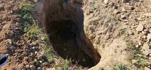 Hask&ouml;y&rsquo;de y&uuml;zyıllık mezarlıklara defineci tahribatı
