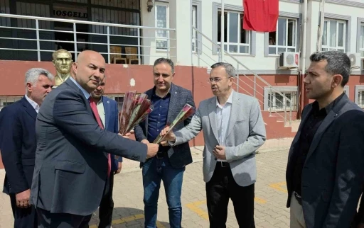 Hassalı muhtarlardan &ouml;ğretmenlere &ccedil;i&ccedil;ekli teşekk&uuml;r
