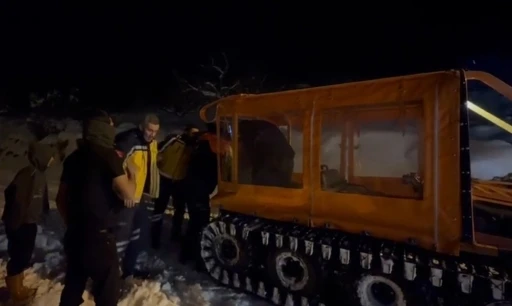 Hasta kadının imdadına paletli ara&ccedil;la AFAD yetişti
