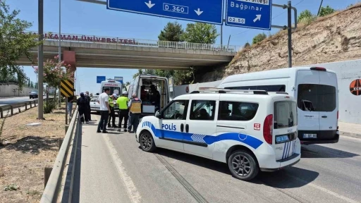 Hasta nakil aracı arızalanan otomobile &ccedil;arptı: 1 yaralı
