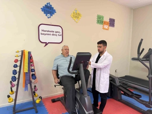 Hastalığın etkisiyle kaybolan adam Alzaymır Merkezi&rsquo;nde yeniden hayat buldu
