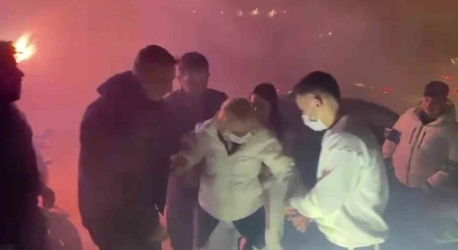 Hastanede tedavi g&ouml;ren kanser hastası kadına arkadaşlarından 8 Mart s&uuml;rprizi
